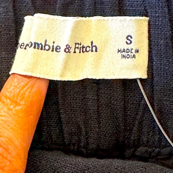 Abercrombie and Fitch shorts. Size S. Worn only once. Excellent condition. - Picture 3 of 3